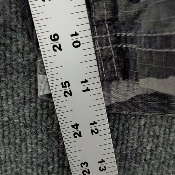 Ecko Unltd Cargo Shorts Mens Size 30 Camo Pockets Belt Loops Gray Black - Picture 5 of 12